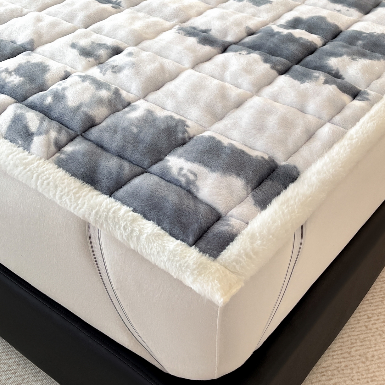 91家纺网 家纺一手货源 找家纺 卡伦家纺 2025新款兔毛绒高克重保暖床垫床褥 云端-灰白