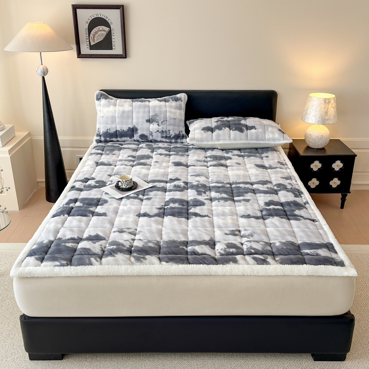 91家纺网 家纺一手货源 找家纺 卡伦家纺 2025新款兔毛绒高克重保暖床垫床褥 云端-灰白