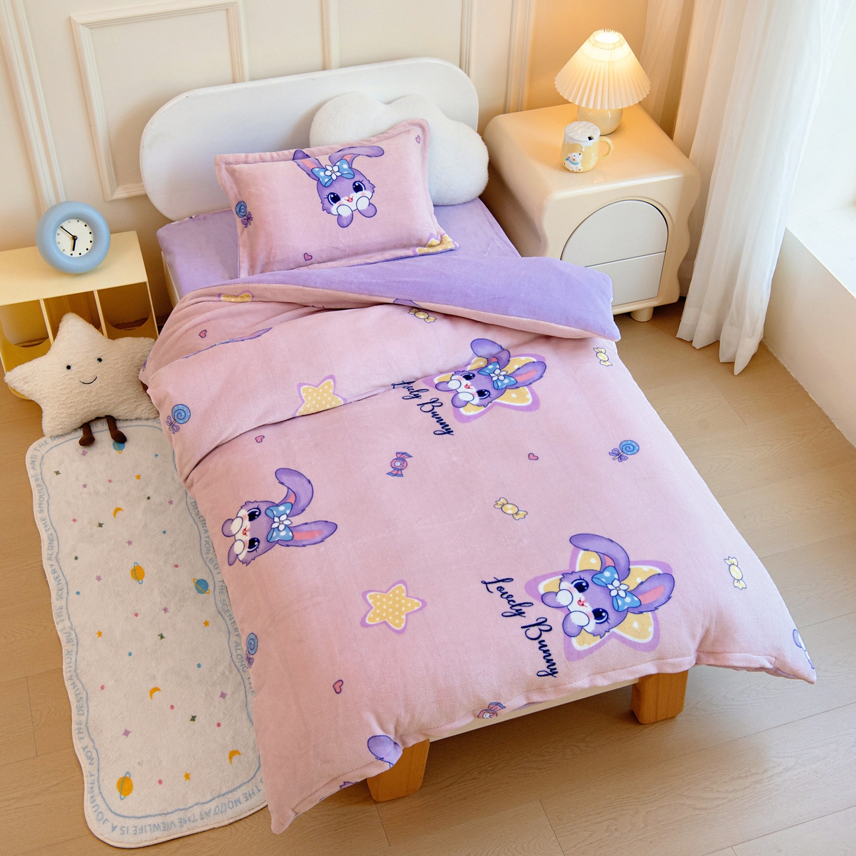 91家纺网 家纺一手货源 找家纺 梵赫 2025新款加厚牛奶绒三件套儿童套件幼儿园三件套系列 大耳朵兔兔