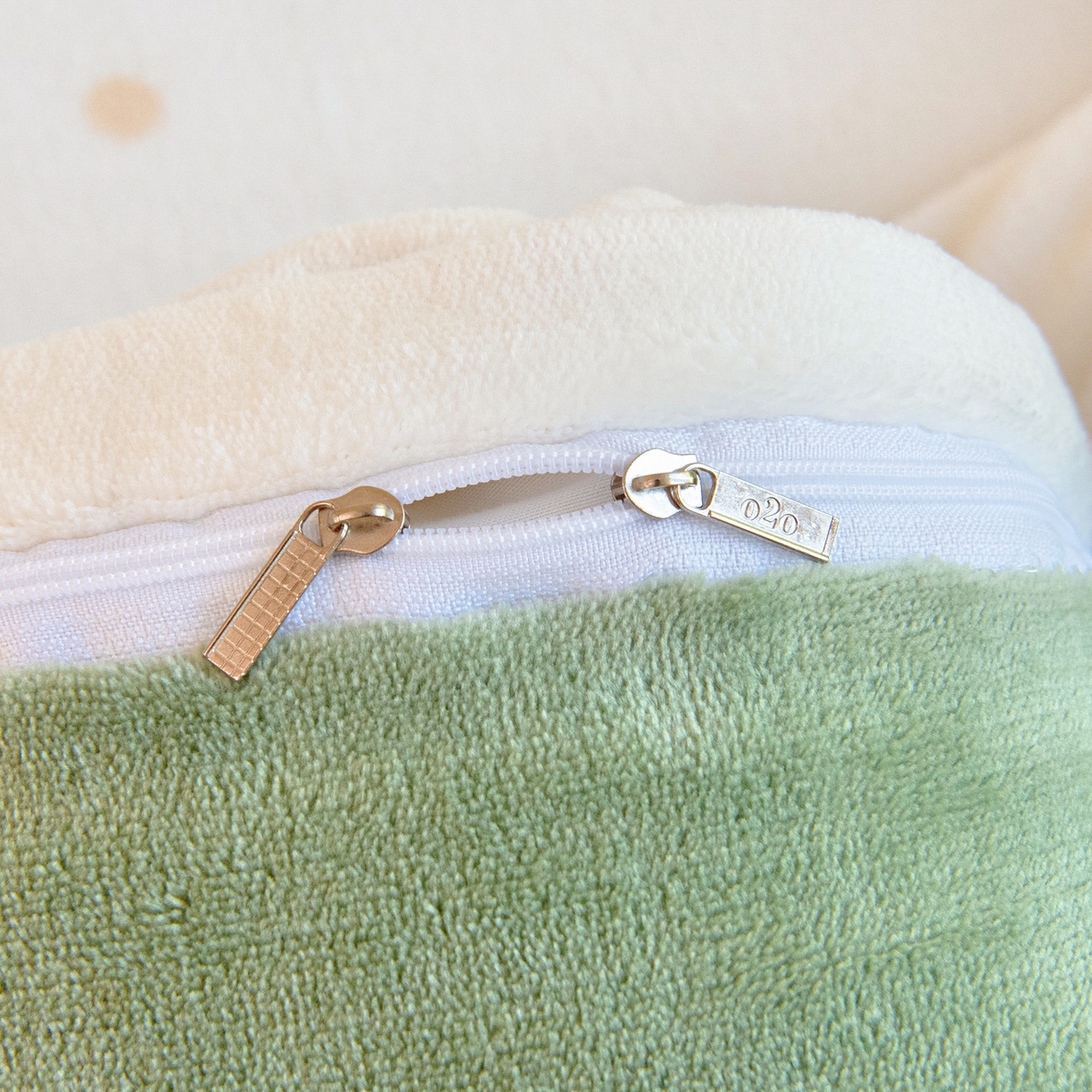 91家纺网 家纺一手货源 找家纺 梵赫 2025新款加厚牛奶绒三件套儿童套件幼儿园三件套系列 飞机小恐龙