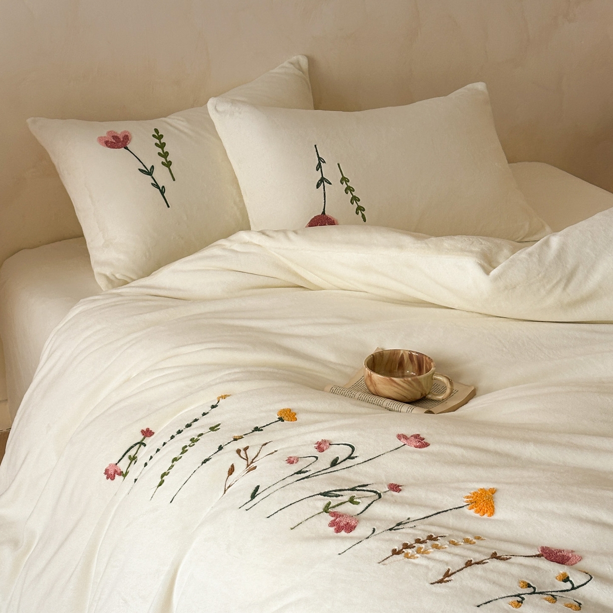 91家纺网 家纺一手货源 找家纺 （总）羚羊语家纺 2025新款A类全棉生态磨毛100棉数码印花四件套活性磨毛轻奢美拉德系简约花卉床单床笠三件套