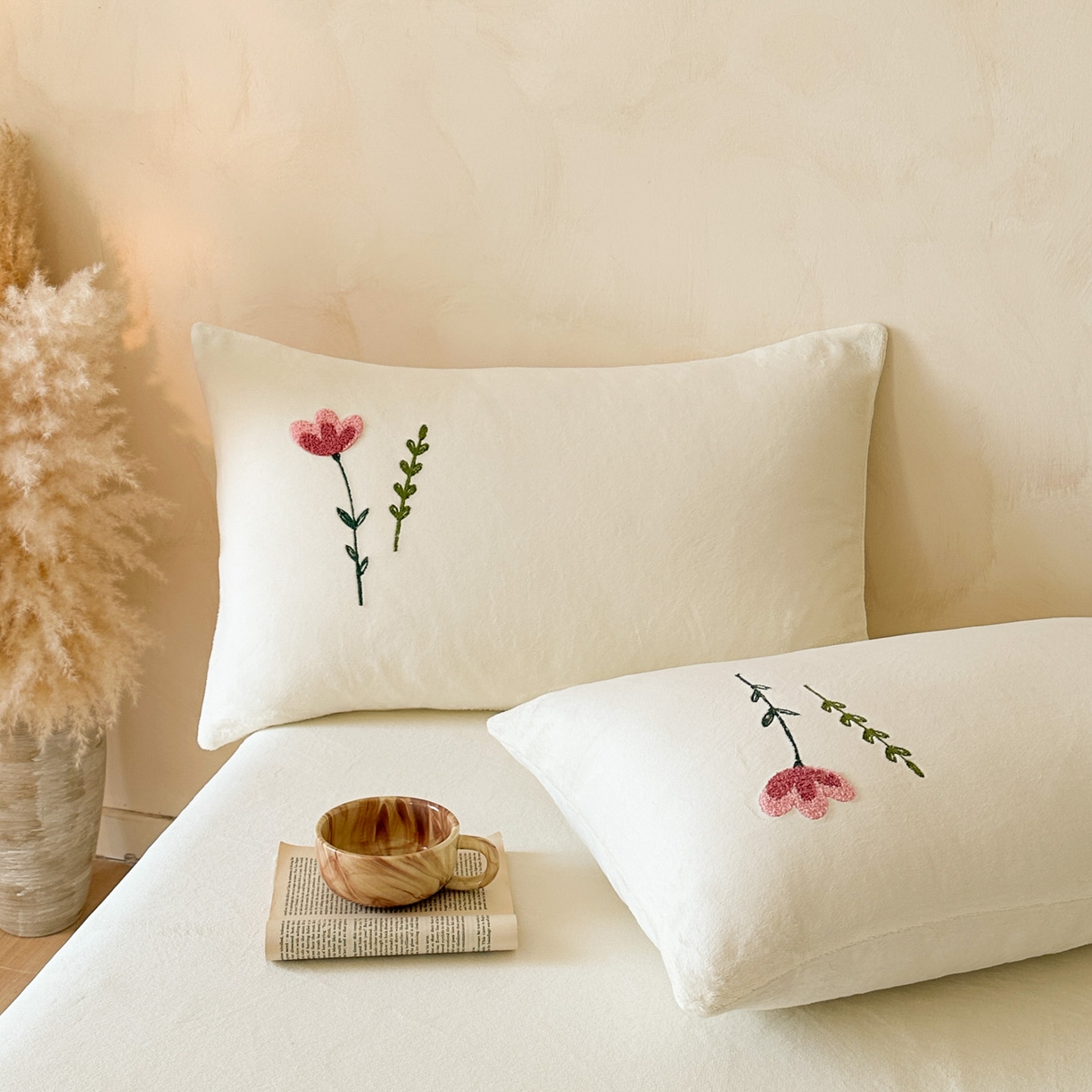 91家纺网 家纺一手货源 找家纺 （总）羚羊语家纺 2025新款【正宗全消光】230克牛奶绒田园风四件套毛巾绣刺绣花秋冬加厚法莱绒法兰绒珊瑚绒三件套