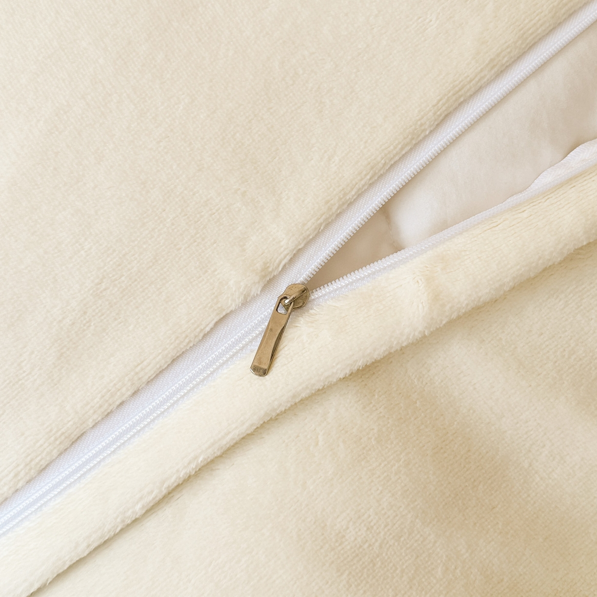 91家纺网 家纺一手货源 找家纺 （总）羚羊语家纺 2025新款【正宗全消光】230克牛奶绒田园风四件套毛巾绣刺绣花秋冬加厚法莱绒法兰绒珊瑚绒三件套