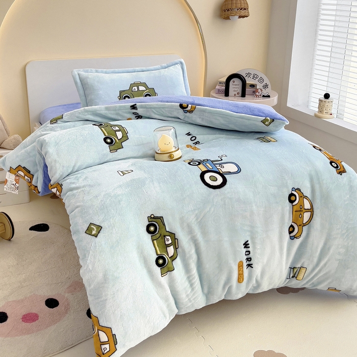 91家纺网 家纺一手货源 找家纺 梵赫 2025新款加厚牛奶绒三件套儿童套件幼儿园三件套系列 工程车队