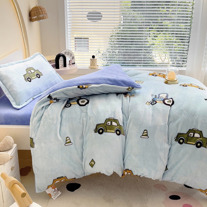 91家纺网 家纺一手货源 找家纺 梵赫 2025新款加厚牛奶绒三件套儿童套件幼儿园三件套系列 工程车队