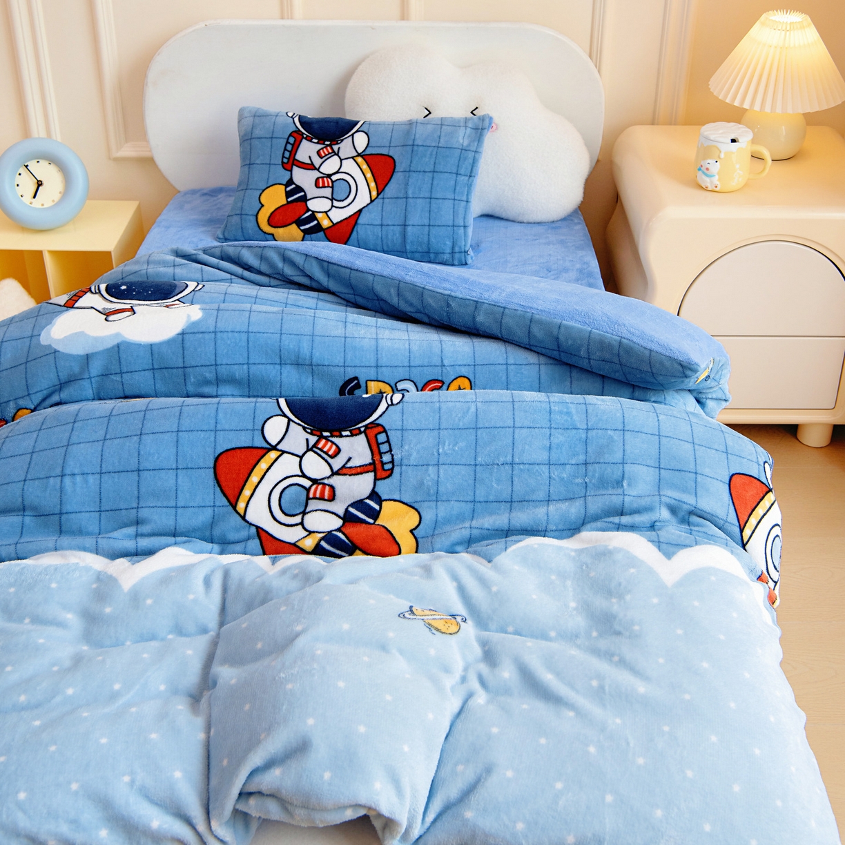 91家纺网 家纺一手货源 找家纺 梵赫 2025新款加厚牛奶绒三件套儿童套件幼儿园三件套系列 航天员