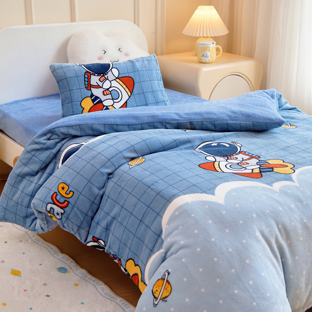 91家纺网 家纺一手货源 找家纺 梵赫 2025新款加厚牛奶绒三件套儿童套件幼儿园三件套系列 航天员