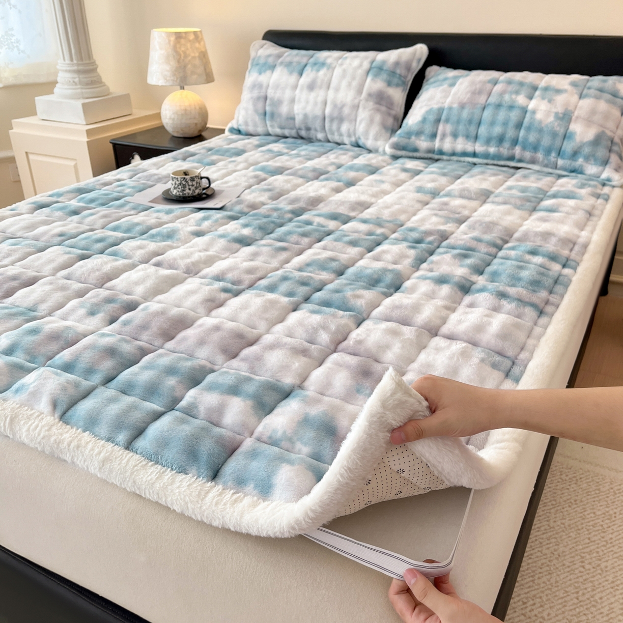 91家纺网 家纺一手货源 找家纺 卡伦家纺 2025新款兔毛绒高克重保暖床垫床褥 云端-青兰