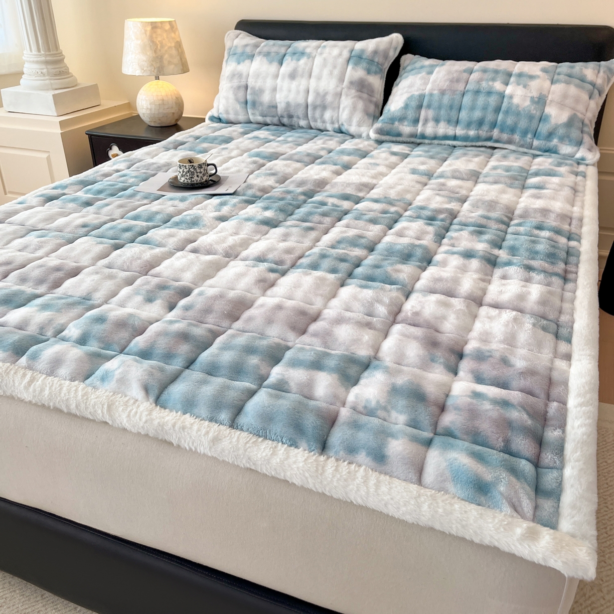 91家纺网 家纺一手货源 找家纺 卡伦家纺 2025新款兔毛绒高克重保暖床垫床褥 云端-青兰