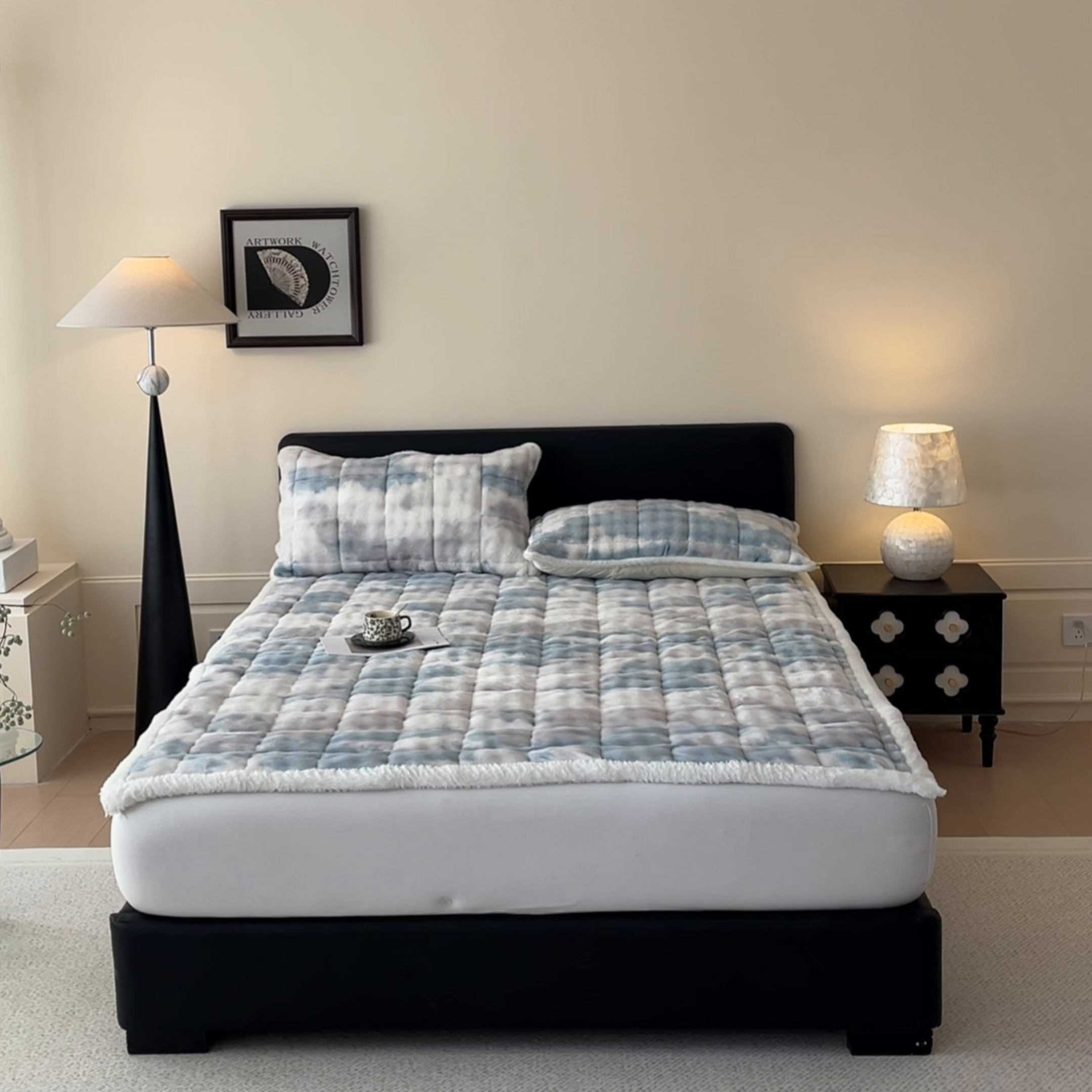 91家纺网 家纺一手货源 找家纺 卡伦家纺 2025新款兔毛绒高克重保暖床垫床褥 云端-青兰