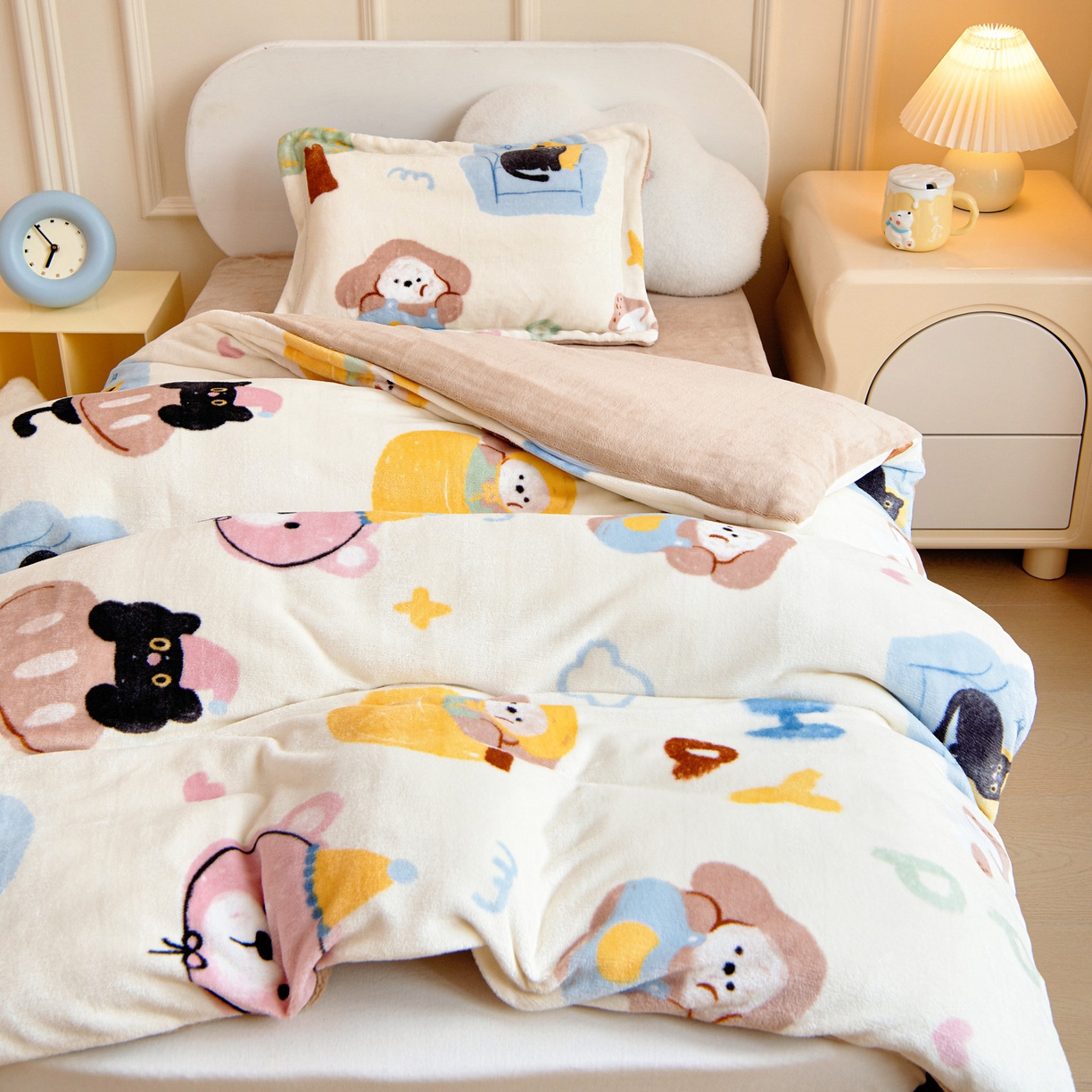 91家纺网 家纺一手货源 找家纺 梵赫 2025新款加厚牛奶绒三件套儿童套件幼儿园三件套系列 快乐小熊