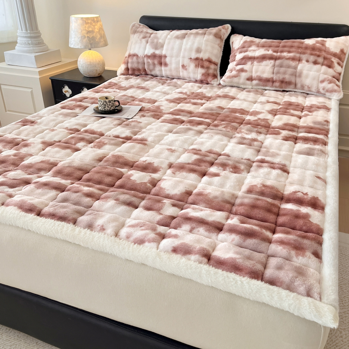 91家纺网 家纺一手货源 找家纺 卡伦家纺 2025新款兔毛绒高克重保暖床垫床褥 云端-烟棕