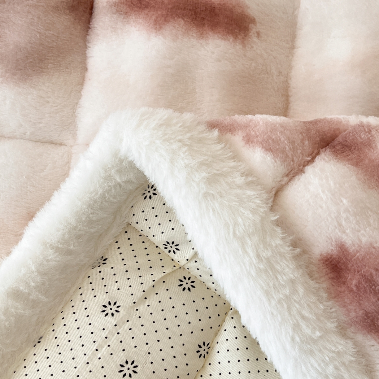 91家纺网 家纺一手货源 找家纺 卡伦家纺 2025新款兔毛绒高克重保暖床垫床褥 云端-烟棕