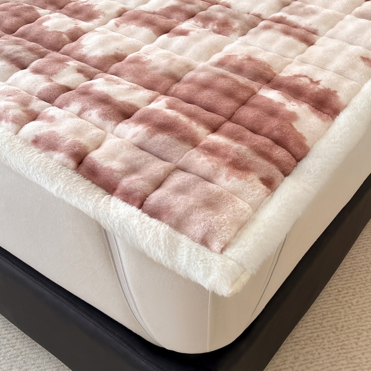 91家纺网 家纺一手货源 找家纺 卡伦家纺 2025新款兔毛绒高克重保暖床垫床褥 云端-烟棕