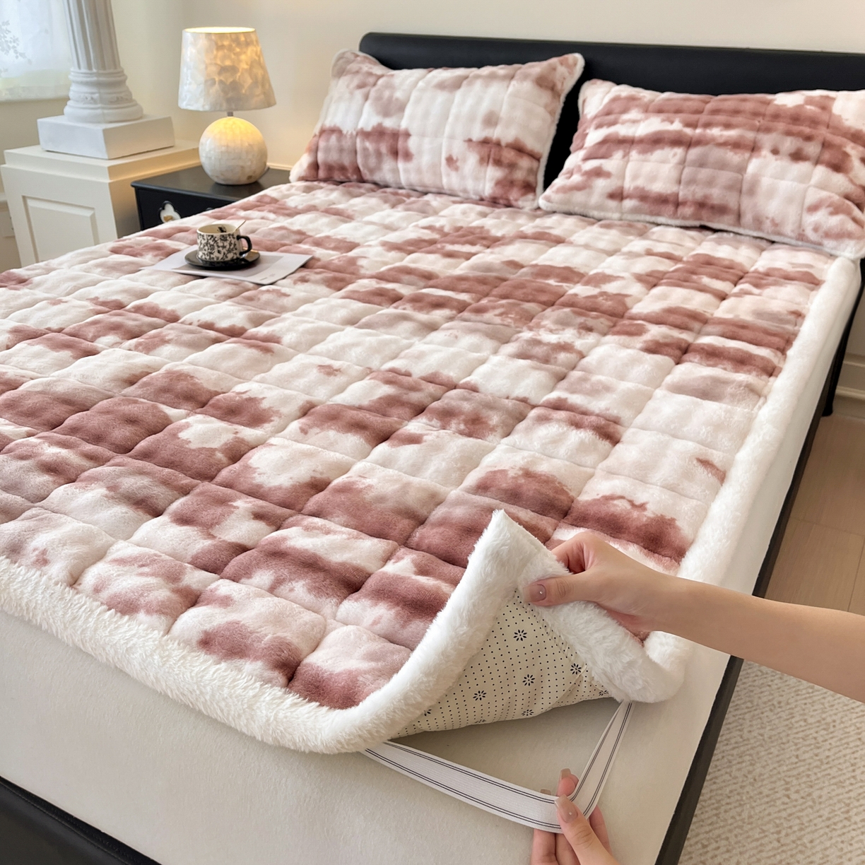 91家纺网 家纺一手货源 找家纺 卡伦家纺 2025新款兔毛绒高克重保暖床垫床褥 云端-烟棕