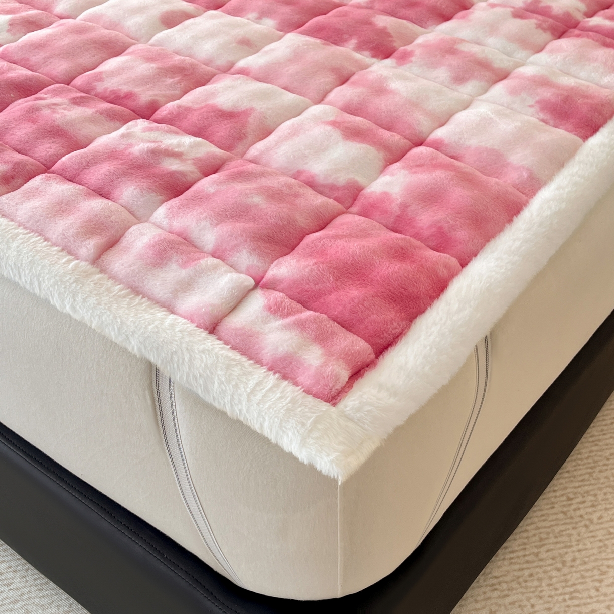 91家纺网 家纺一手货源 找家纺 卡伦家纺 2025新款兔毛绒高克重保暖床垫床褥 云端-脂粉