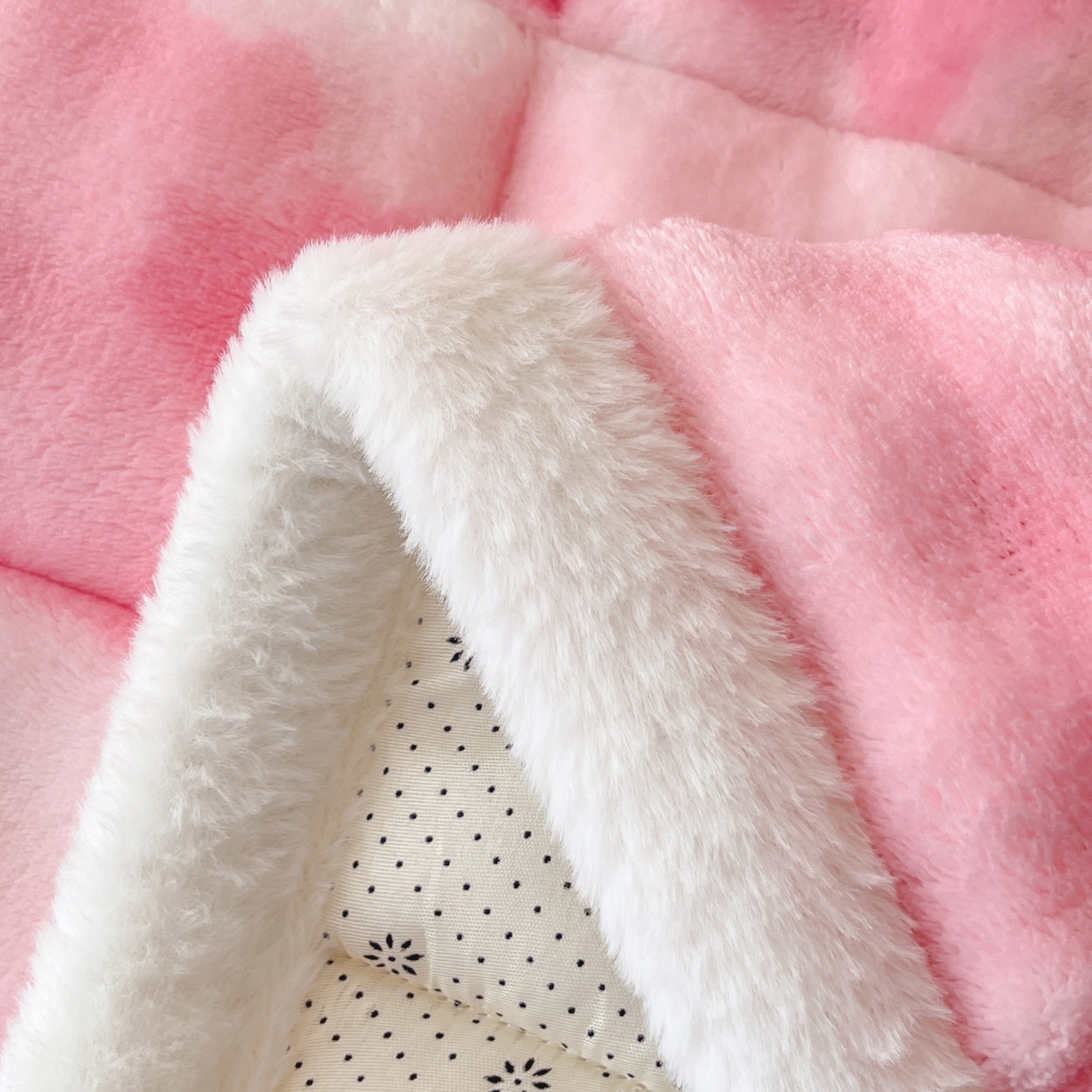 91家纺网 家纺一手货源 找家纺 卡伦家纺 2025新款兔毛绒高克重保暖床垫床褥 云端-脂粉