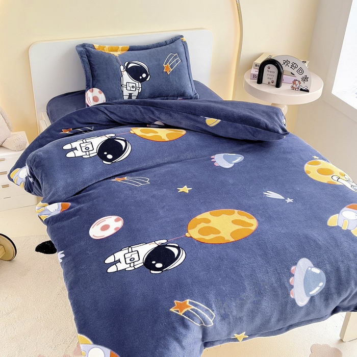 91家纺网 家纺一手货源 找家纺 梵赫 2025新款加厚牛奶绒三件套儿童套件幼儿园三件套系列 太空旅行