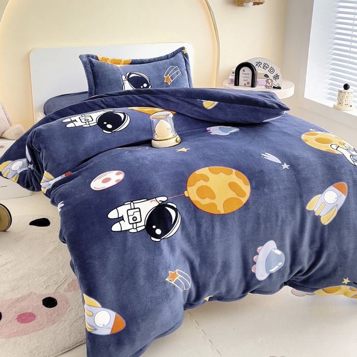 91家纺网 家纺一手货源 找家纺 梵赫 2025新款加厚牛奶绒三件套儿童套件幼儿园三件套系列 太空旅行