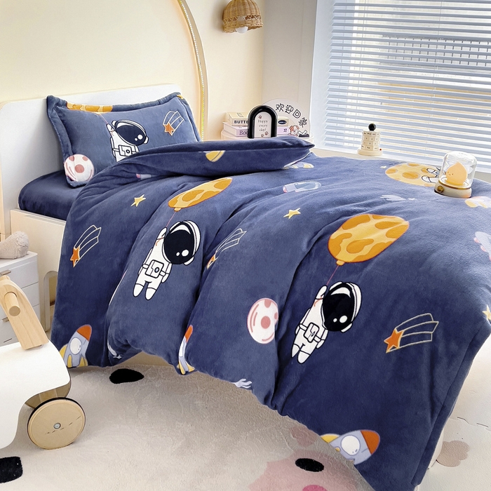 91家纺网 家纺一手货源 找家纺 梵赫 2025新款加厚牛奶绒三件套儿童套件幼儿园三件套系列 太空旅行