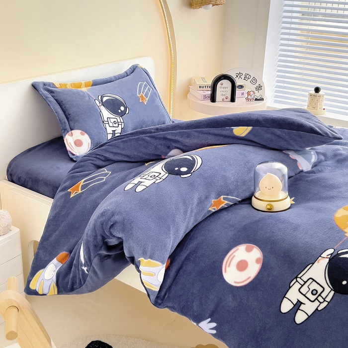 91家纺网 家纺一手货源 找家纺 梵赫 2025新款加厚牛奶绒三件套儿童套件幼儿园三件套系列 太空旅行