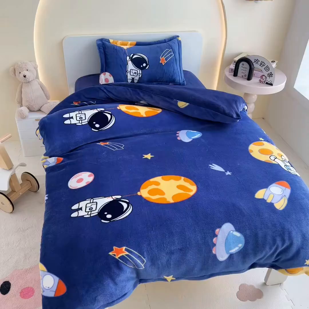 91家纺网 家纺一手货源 找家纺 梵赫 2025新款加厚牛奶绒三件套儿童套件幼儿园三件套系列 太空旅行