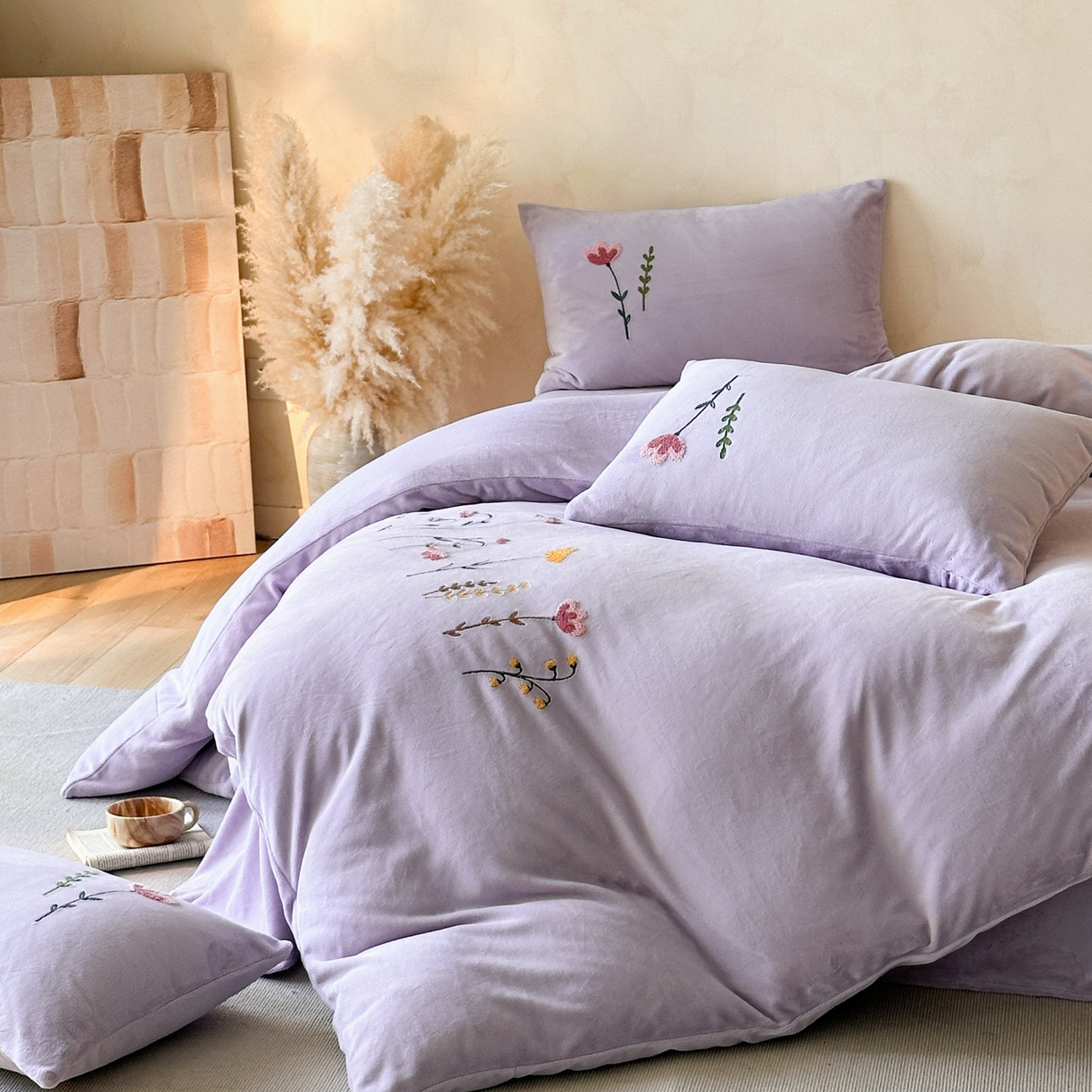 91家纺网 家纺一手货源 找家纺 羚羊语家纺 2025新款【正宗全消光】230克牛奶绒田园风四件套毛巾绣刺绣花秋冬加厚法莱绒法兰绒珊瑚绒三件套 如梦令-蔷薇