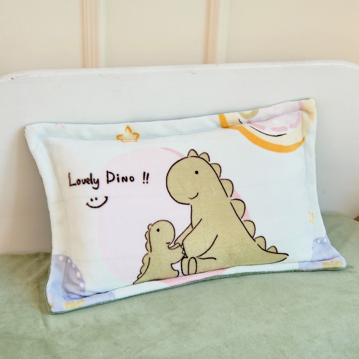 91家纺网 家纺一手货源 找家纺 梵赫 2025新款加厚牛奶绒三件套儿童套件幼儿园三件套系列 小恐龙和妈妈