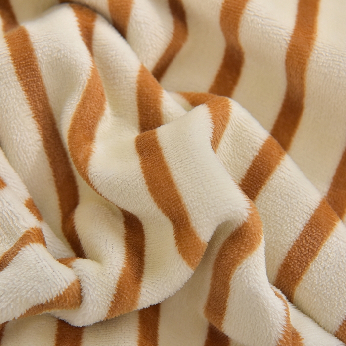 91家纺网 家纺一手货源 找家纺 炫拼家纺 2025新款大眼萌小熊韩系黑毛球毛巾绣牛奶绒四件套 大眼萌卡皮巴拉-咖