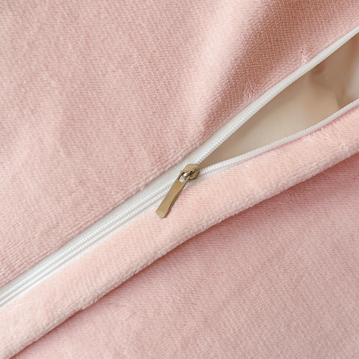 91家纺网 家纺一手货源 找家纺 羚羊语家纺 2025新款【正宗全消光】230克牛奶绒田园风四件套毛巾绣刺绣花秋冬加厚法莱绒法兰绒珊瑚绒三件套 如梦令-柔粉