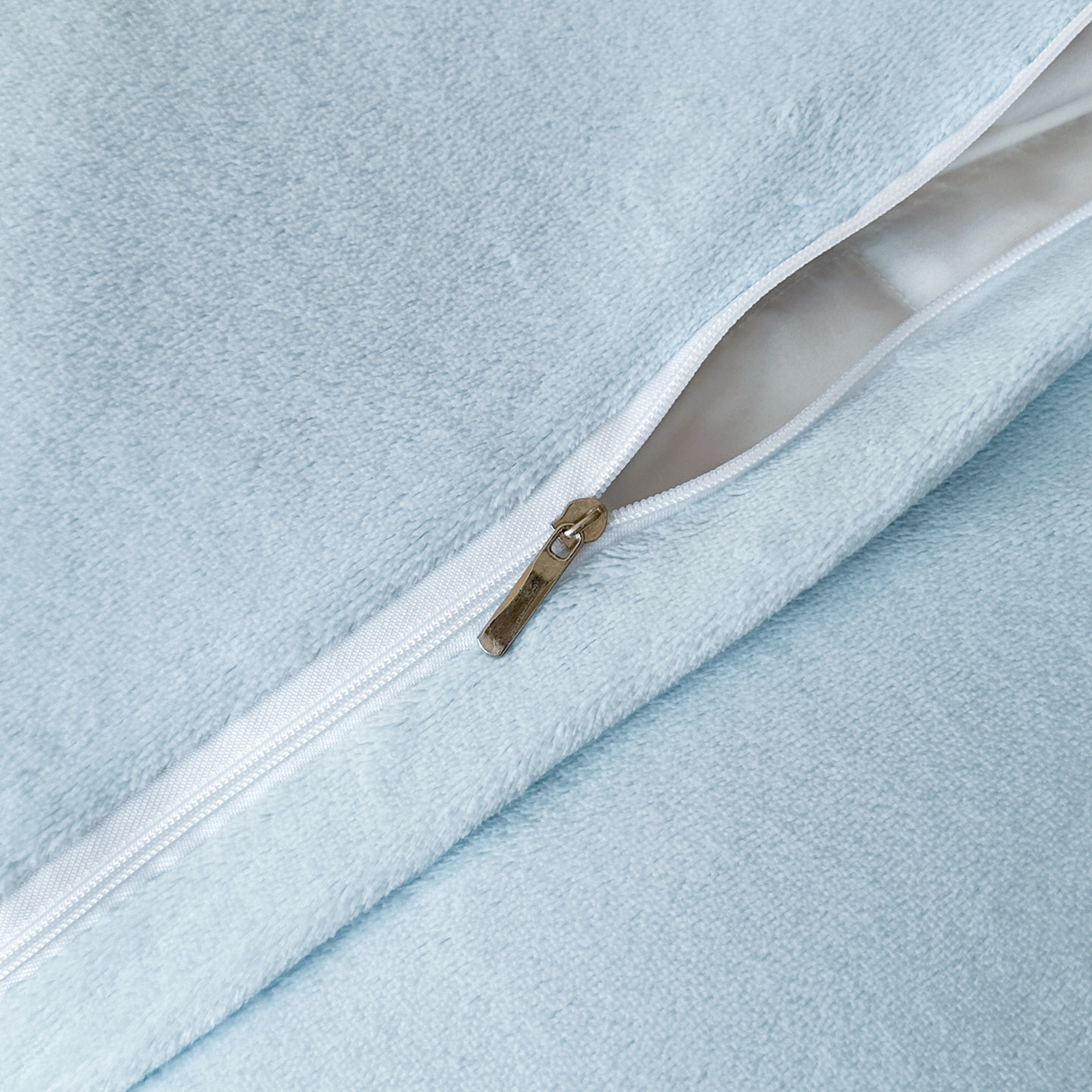 91家纺网 家纺一手货源 找家纺 羚羊语家纺 2025新款【正宗全消光】230克牛奶绒田园风四件套毛巾绣刺绣花秋冬加厚法莱绒法兰绒珊瑚绒三件套 如梦令-天蓝