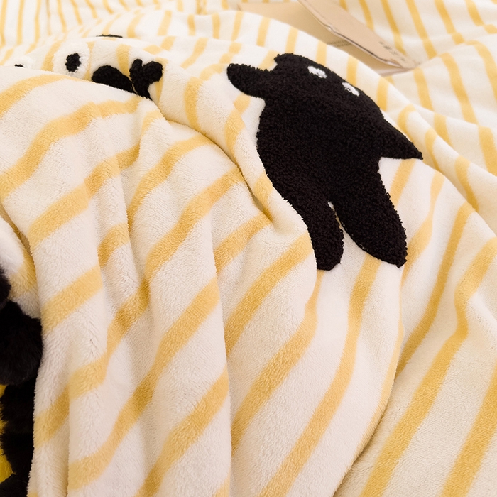 91家纺网 家纺一手货源 找家纺 炫拼家纺 2025新款大眼萌小熊韩系黑毛球毛巾绣牛奶绒四件套 大眼萌小熊-黄