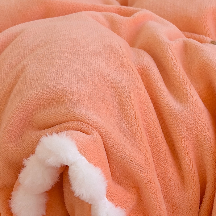 91家纺网 家纺一手货源 找家纺 炫拼家纺 2025新款大眼萌小熊韩系黑毛球毛巾绣牛奶绒四件套 大眼萌小熊-橘