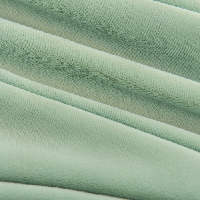 91家纺网 家纺一手货源 找家纺 炫拼家纺 2025新款大眼萌小熊韩系黑毛球毛巾绣牛奶绒四件套 大眼萌小熊猫-绿