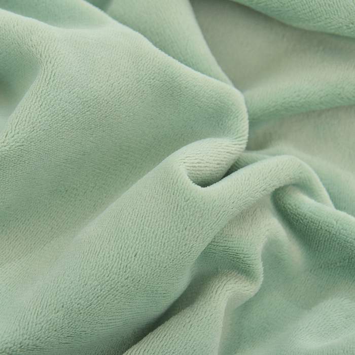 91家纺网 家纺一手货源 找家纺 炫拼家纺 2025新款大眼萌小熊韩系黑毛球毛巾绣牛奶绒四件套 大眼萌小熊猫-绿