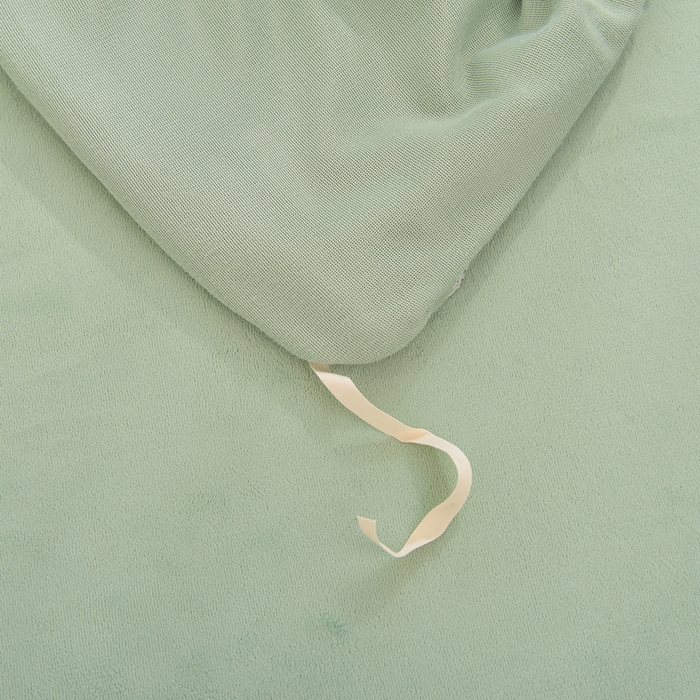 91家纺网 家纺一手货源 找家纺 炫拼家纺 2025新款大眼萌小熊韩系黑毛球毛巾绣牛奶绒四件套 大眼萌小熊猫-绿