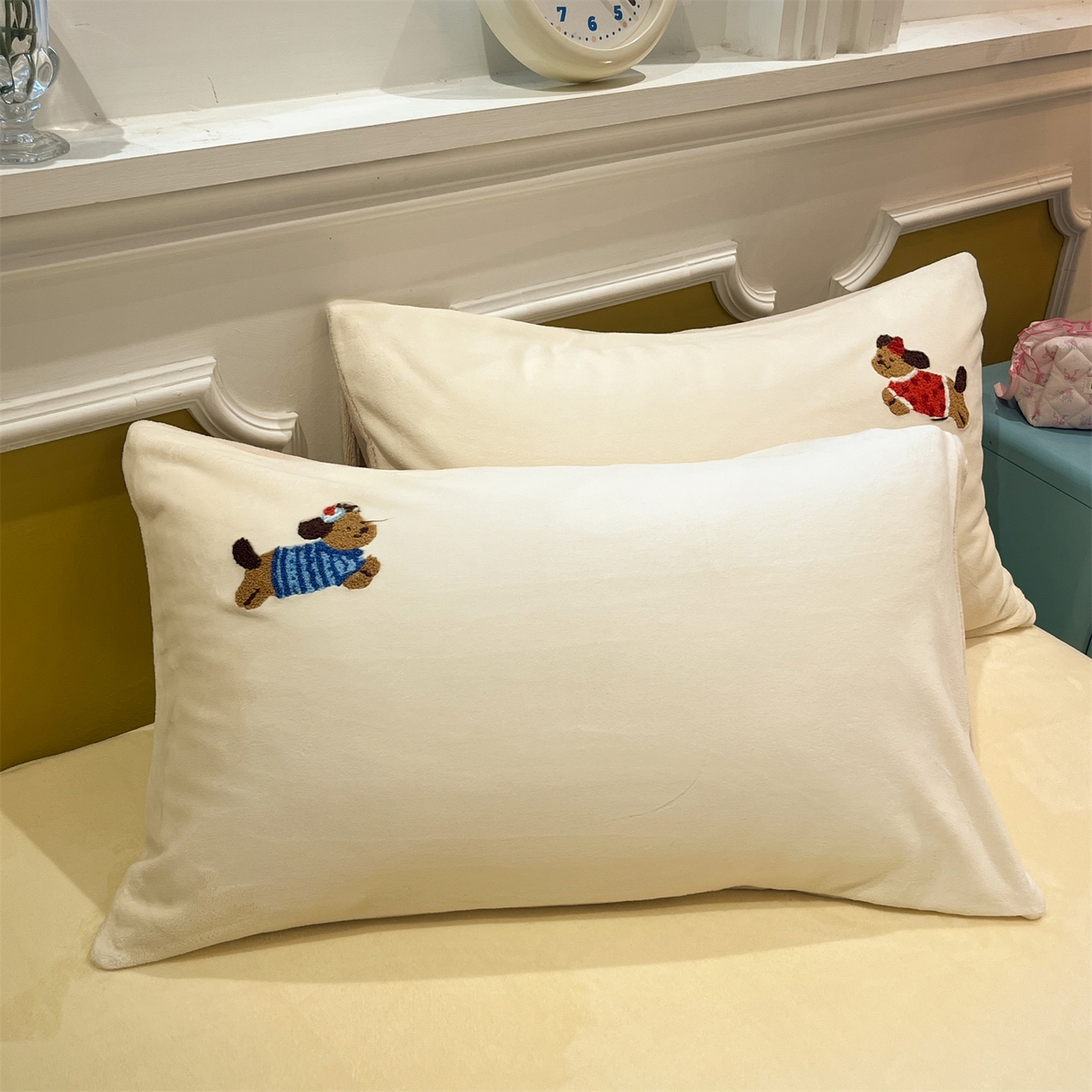 91家纺网 家纺一手货源 找家纺 优迈 2025新款A类卡通200g牛奶绒毛巾绣四件套 小狗暖居