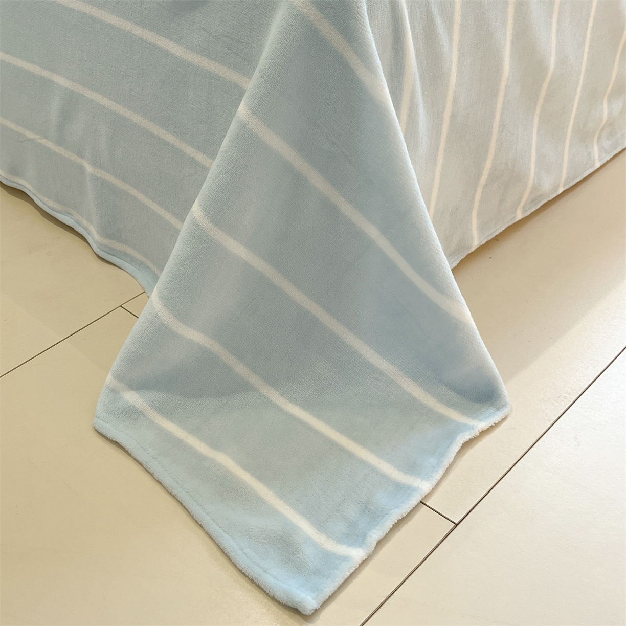 91家纺网 家纺一手货源 找家纺 优迈 2025新款A类卡通200g牛奶绒毛巾绣四件套 春日漫游