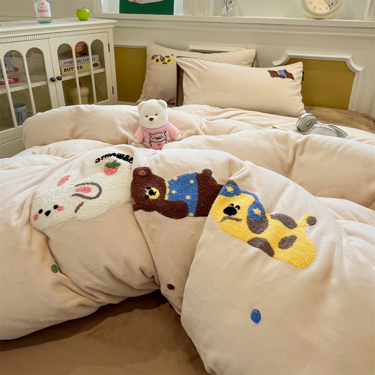 91家纺网 家纺一手货源 找家纺 优迈 2025新款A类卡通200g牛奶绒毛巾绣四件套 森林派对