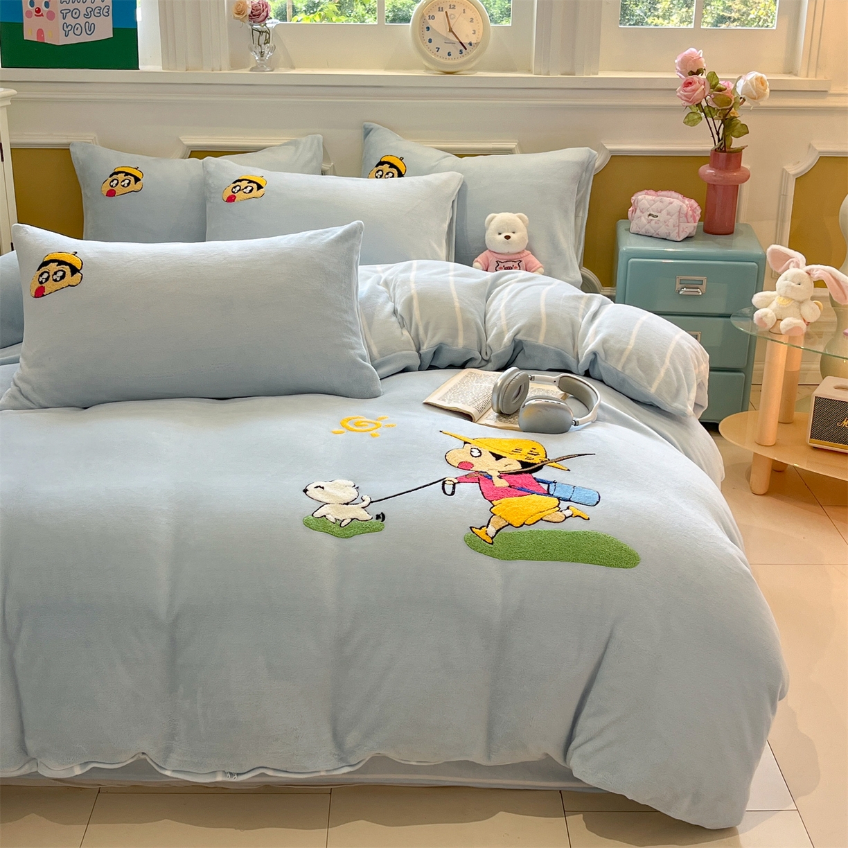 91家纺网 家纺一手货源 找家纺 优迈 2025新款A类卡通200g牛奶绒毛巾绣四件套 春日漫游