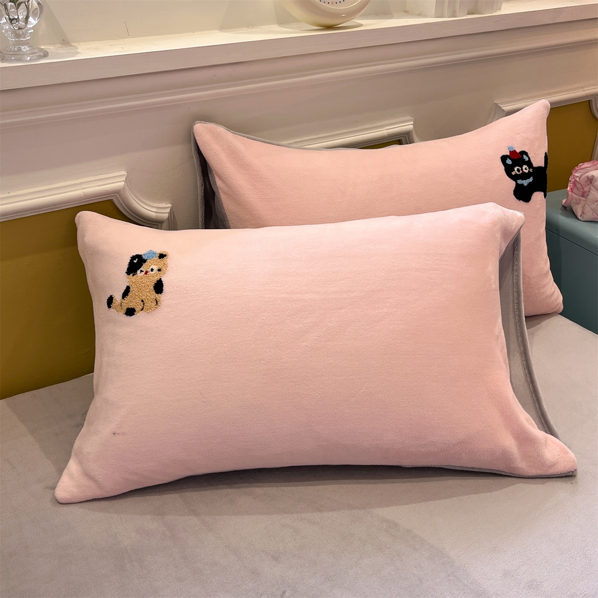 91家纺网 家纺一手货源 找家纺 优迈 2025新款A类卡通200g牛奶绒毛巾绣四件套 粉甜喵语