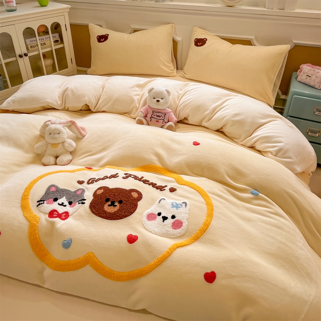 91家纺网 家纺一手货源 找家纺 优迈 2025新款A类卡通200g牛奶绒毛巾绣四件套 萌宠奶油