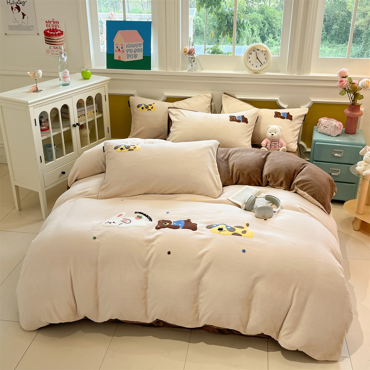 91家纺网 家纺一手货源 找家纺 优迈 2025新款A类卡通200g牛奶绒毛巾绣四件套 森林派对