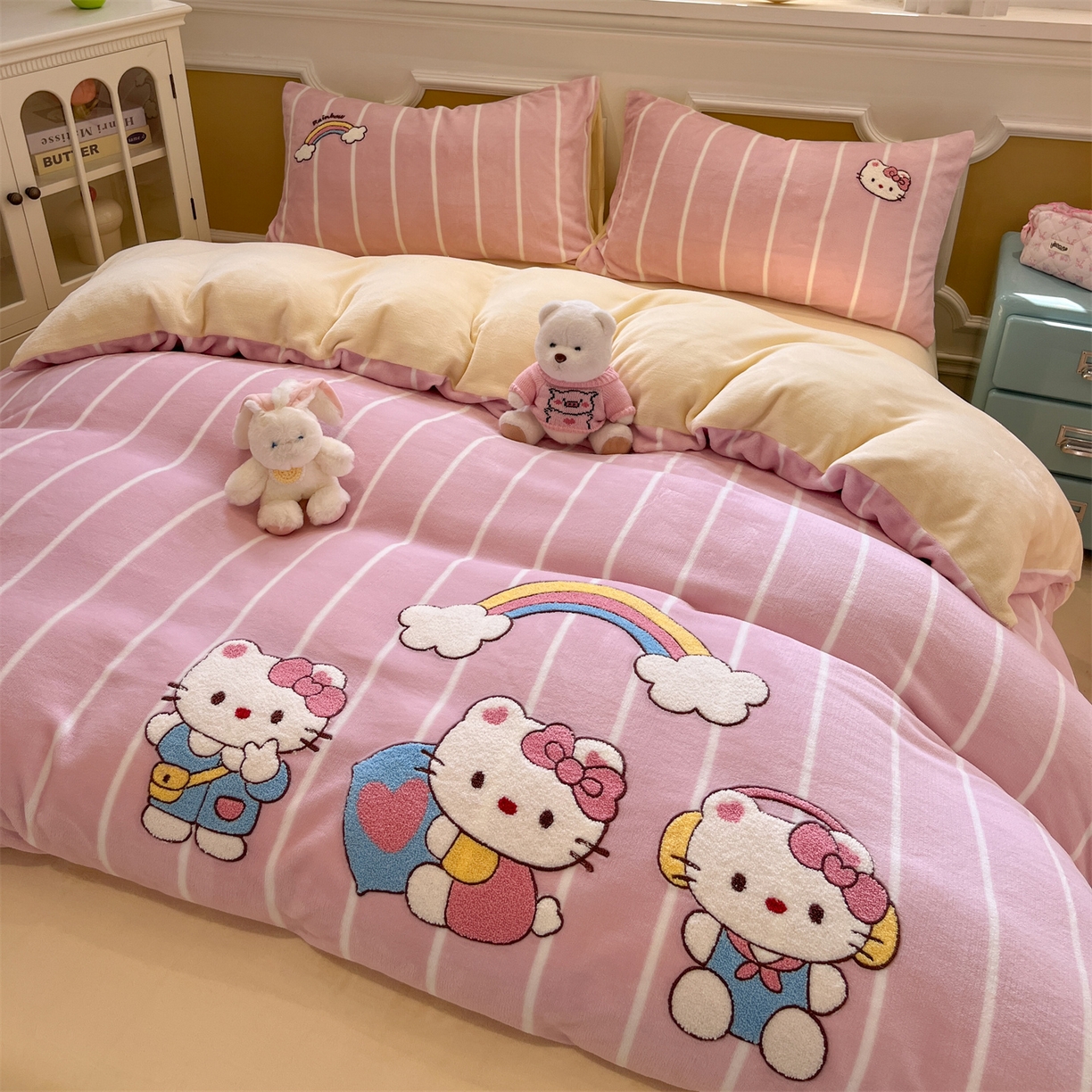 91家纺网 家纺一手货源 找家纺 优迈 2025新款A类卡通200g牛奶绒毛巾绣四件套 彩虹梦乡