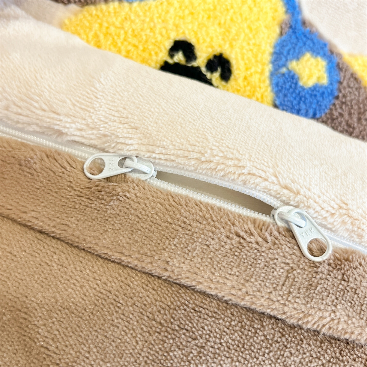 91家纺网 家纺一手货源 找家纺 优迈 2025新款A类卡通200g牛奶绒毛巾绣四件套 森林派对