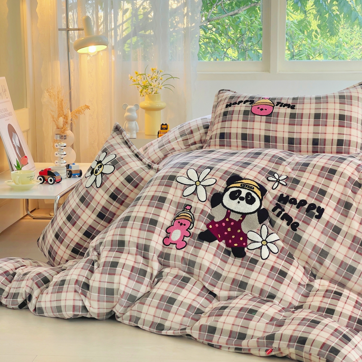 91家纺网 家纺一手货源 找家纺 （总）炫拼家纺 2025新款高克重牛奶绒毛巾绣卡通四件套-可孚系列