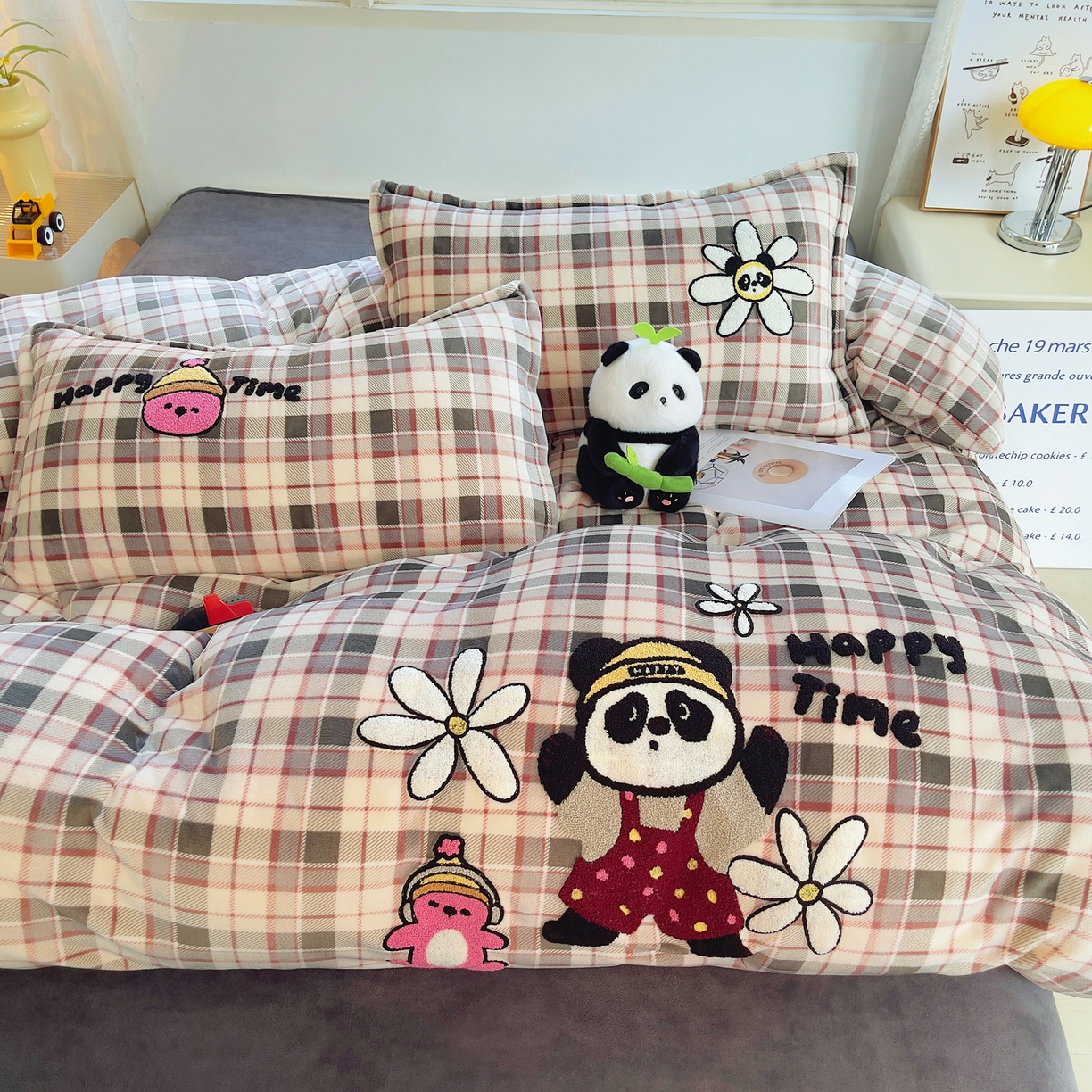 91家纺网 家纺一手货源 找家纺 （总）炫拼家纺 2025新款高克重牛奶绒毛巾绣卡通四件套-可孚系列