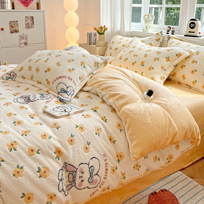 91家纺网 家纺一手货源 找家纺 韩巢家纺 2025新款高克重雪花绒牛奶绒四件套 田园兔（黄）