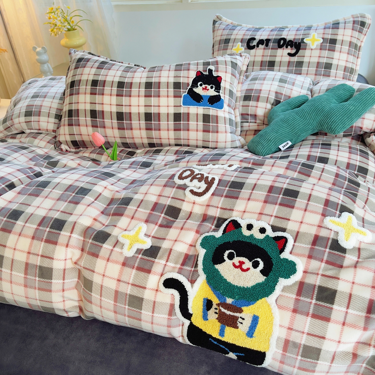 91家纺网 家纺一手货源 找家纺 （总）炫拼家纺 2025新款高克重牛奶绒毛巾绣卡通四件套-可孚系列