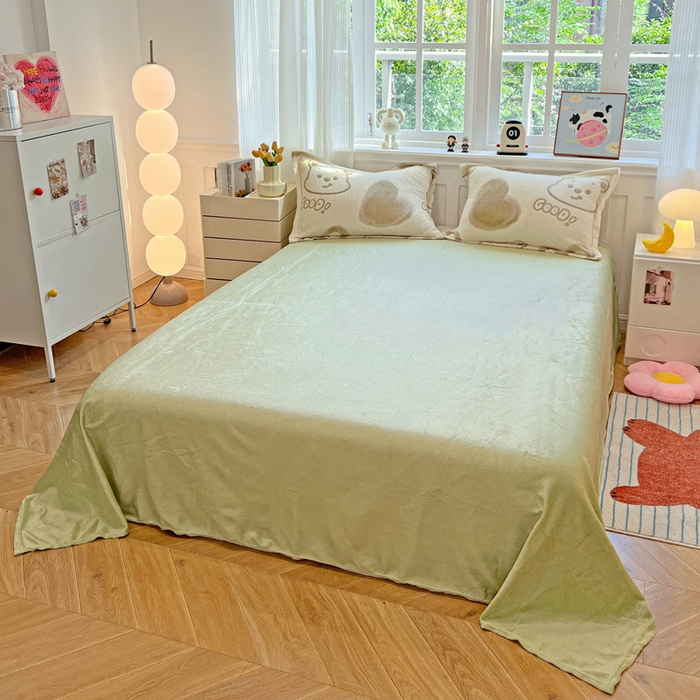 91家纺网 家纺一手货源 找家纺 韩巢家纺 2025新款高克重雪花绒牛奶绒四件套 爱心熊（绿）